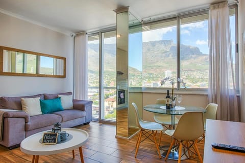 Modern Two-Bed Apartment with Table Mountain Views (29326)