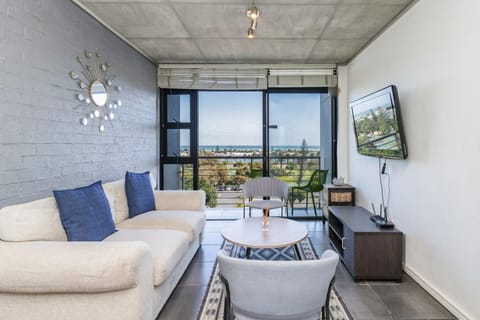 Stylish Two-Bedroom Apartment with Views (30731)