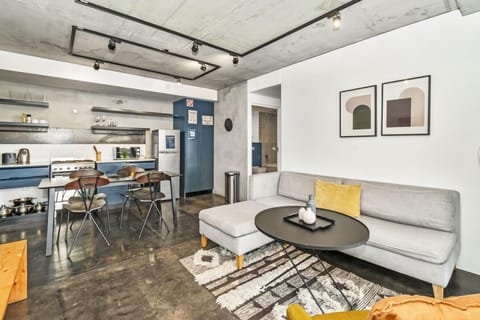 Contemporary Family Retreat in the Heart of Bo-Kaa (23024)