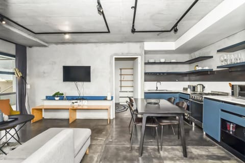 Contemporary Family Retreat in the Heart of Bo-Kaa (23022)