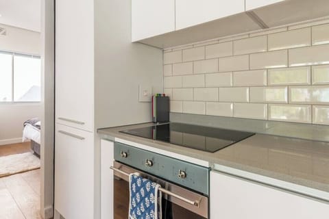 Bantry Bay 2-Bedroom Retreat with Mountain Views (22527)