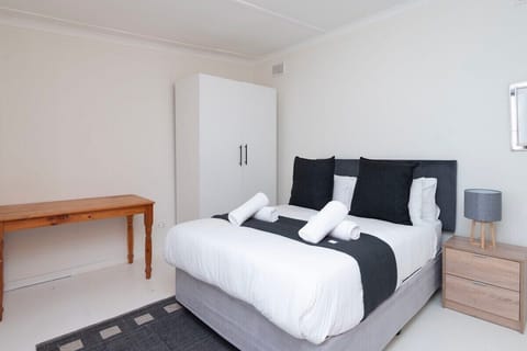 Spacious Five Bedroom House in Charming Rosebank (22671)