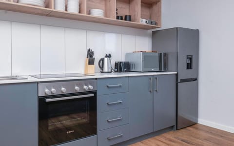 East of Main 4 Bedroom Apartment in Sea Point (25594)