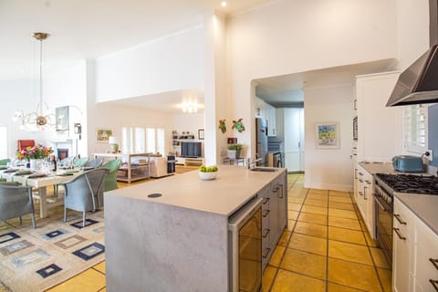 Oceanview Hilltop Villa in Plettenberg Bay Estate (27682)