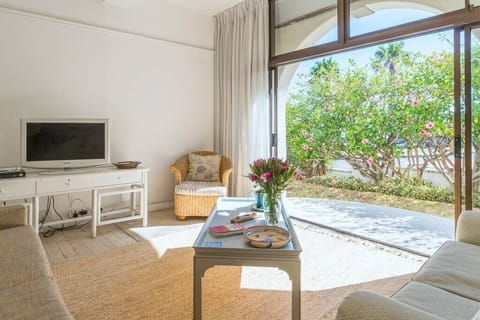 Prince Edward Mansions Beachside Stay (4100)