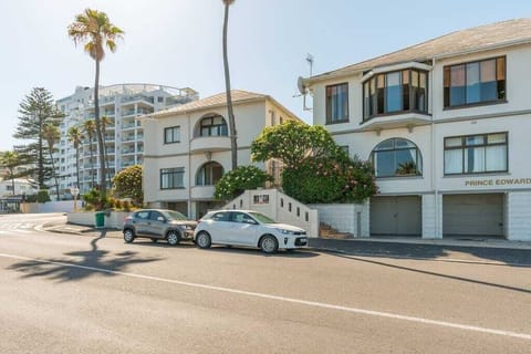 Prince Edward Mansions Beachside Stay (4105)