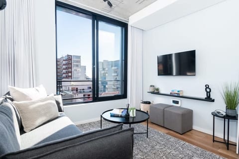 Modern home away from home in heart of Sea Point (6390)