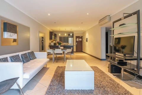 Noise Free, V & A Waterfront On Doorstep, Views (6838)