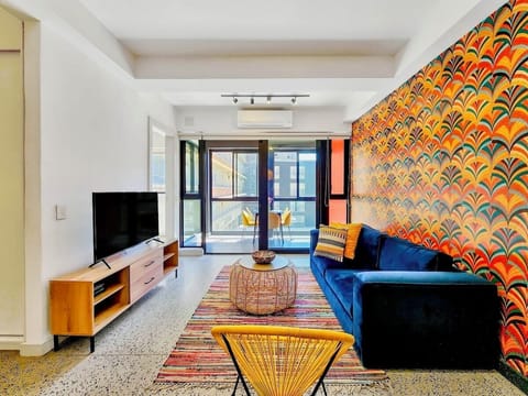 Chic Urban Apartment • Prime Cape Town Location (27996)