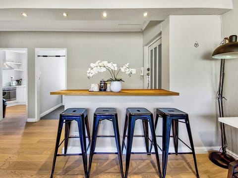 Tamboerskloof City Retreat with Mountain Views (17836)