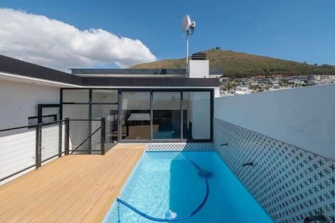 Metropole Room with Shared Facilities (23526)