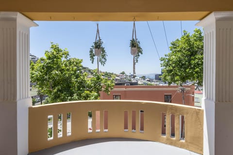 Vibrant 3-Bedroom in the Heart of Bo-Kaap (23911)