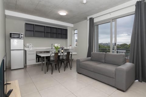Metropole 2 Bed Retreat in Vibrant Rondebosch (25165)
