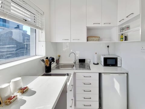 Charming 1-Bedroom Getaway in Vibrant Three Anchor (26357)