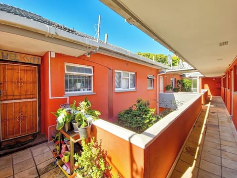 Charming 1-Bedroom Getaway in Vibrant Three Anchor (26359)