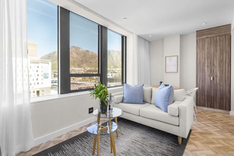 Stylish City Escape at Foreshore Place (27369)