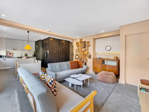 Sea Point 2-Bed Designer Pad with Rooftop Pool (27730)