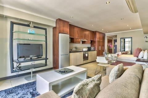 Work from Home Haven - Views, fast WIFI, Gym &Park (3580)