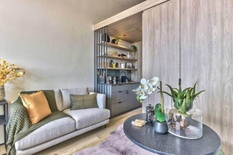 East City Designer Oasis, in the heart of the CBD (9436)