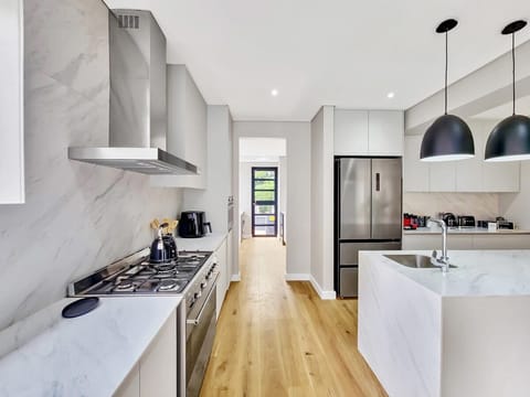 Fully Equipped Kitchen w/ Gas Stove