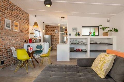 Stylish BoKaap Apartment w Mountain Views (11008)