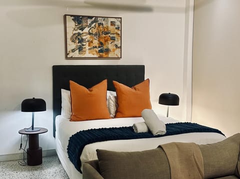 The CBD Jewel  Netflix, Fast WiFi & Concierge (34798)