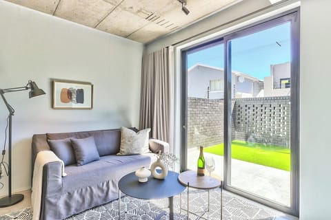 Secure, Central, Worker Bee's luxury pad with pool (3112)