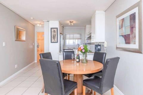 Coastal Escape with Stunning Mountain Backdrop (10403)