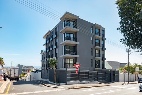 Modern Sea Point Studio  Prime Location (32205)