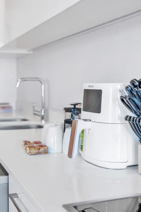 Rooftop with breathtaking views of Table Mountain. (12592)