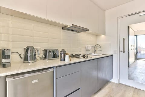 Work desk , fast Wi-Fi Mnt Views in Woodstock (21804)