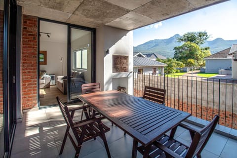 Peaceful 2BR Apartment in George with Views (27405)