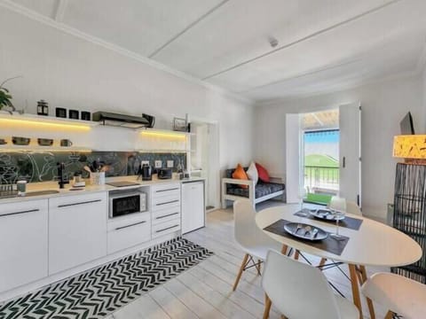 Contemporary & Stylish Apartment in Observatory (1058)