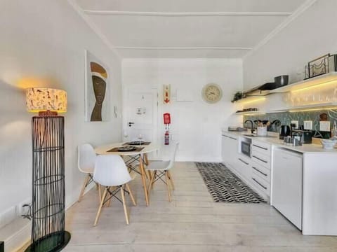 Contemporary & Stylish Apartment in Observatory (1059)