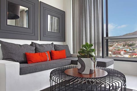 Chic Woodstock Studio with Mountain Views & Pool (2844)