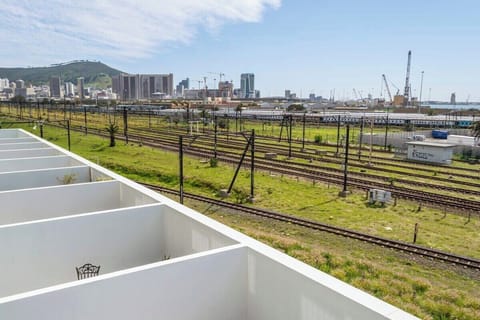 Studio Apt in the Evolving Woodstock & cafes (4588)