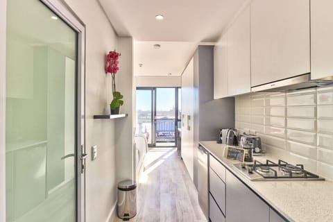 Harbour view studio with parking and Wi-Fi (9765)