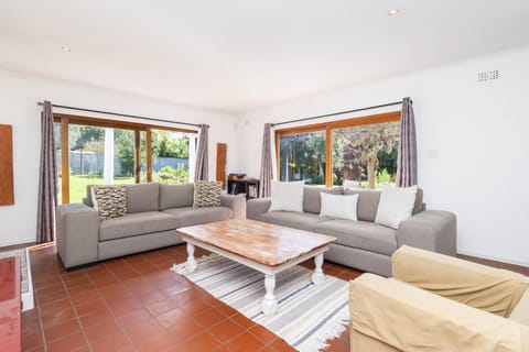Spacious& quiet home in the suburbs (29720)