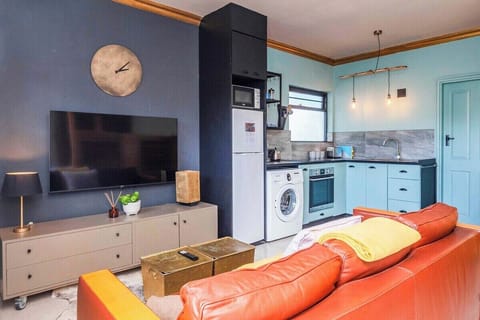 Stylish apartment in the upscale Sea Point area (18801)