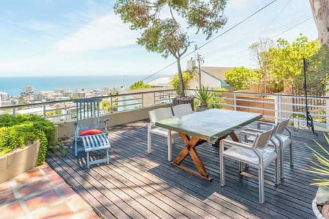 Charming Sea Point Apartment (22629)