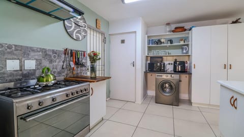 Spacious 5 Bedroom Coastal Retreat in Plettenberg (24927)