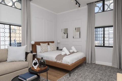 Modern City Apartment near Greenmarket Square (27559)