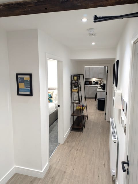 Apartment 25 – Entrance hallway to kitchen