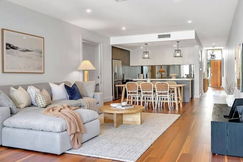 Enjoy seamless connection between the lounge, kitchen and dining zones—ideal for cooking, relaxing, and spending time together without missing a moment.