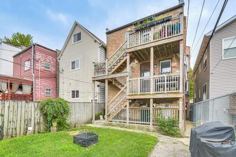 Chicago Vacation Rental | 2BR | 1BA | 10 Steps to Enter | 1,000 Sq Ft