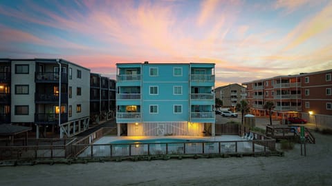 Direct beach access from oceanfront Garden City rental