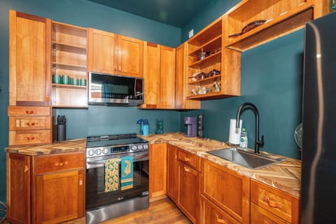 The sophisticated, open kitchen offers ample space & every home comfort