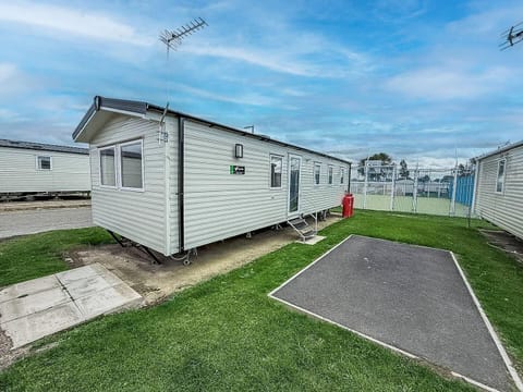Make memories with a UK holiday through 2cHolidays at the scenic California Cliffs Holiday Park.