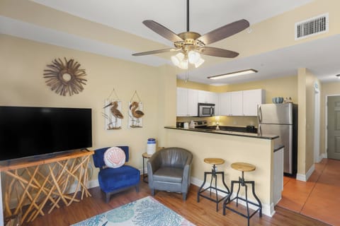 📺 Entertainment and Connectivity
	•	Three Smart TVs with local cable and Wi-Fi included.
	•	Convenient USB and USB-C outlets.