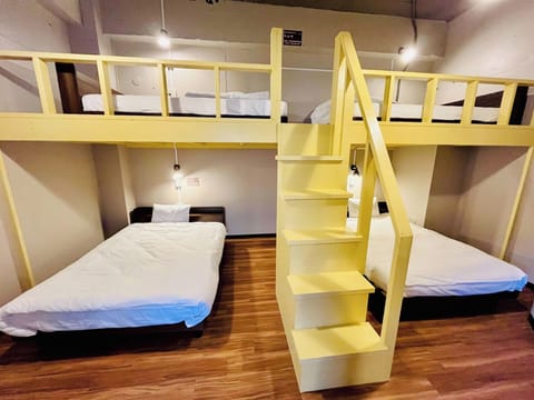 Bedroom: 4 double beds